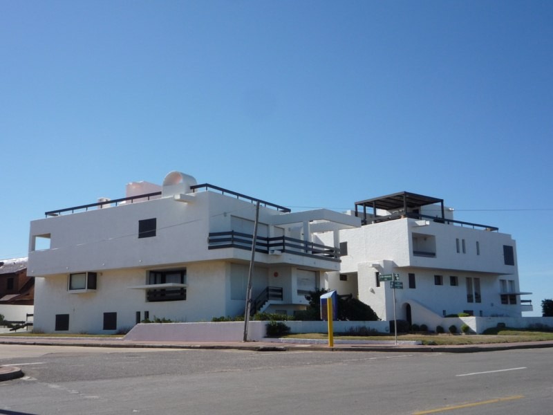 Departamento en alquiler y venta con la ubicación más austral de Punta del Este.